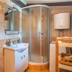 3 bedroom villa with pool near Pula, sleeps 6